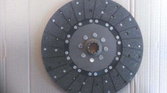 Tarcza Sprzęgła John Deere AL30452 ,3140,3040,3050,2130,3030, — zdjęcie 1