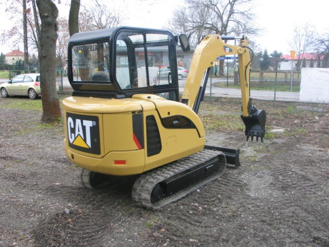 koparkikrakow.pl - CAT 3025C z 2006 roku — zdjęcie 4