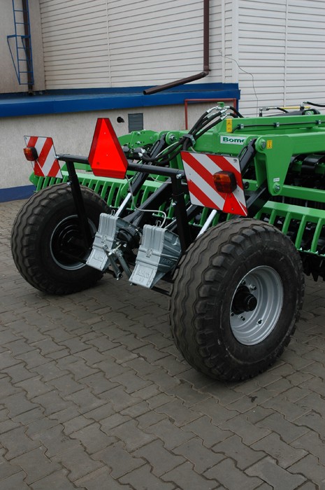 Brona półzawieszana talerzowa hydraulicznie składana  BOMET — zdjęcie 5