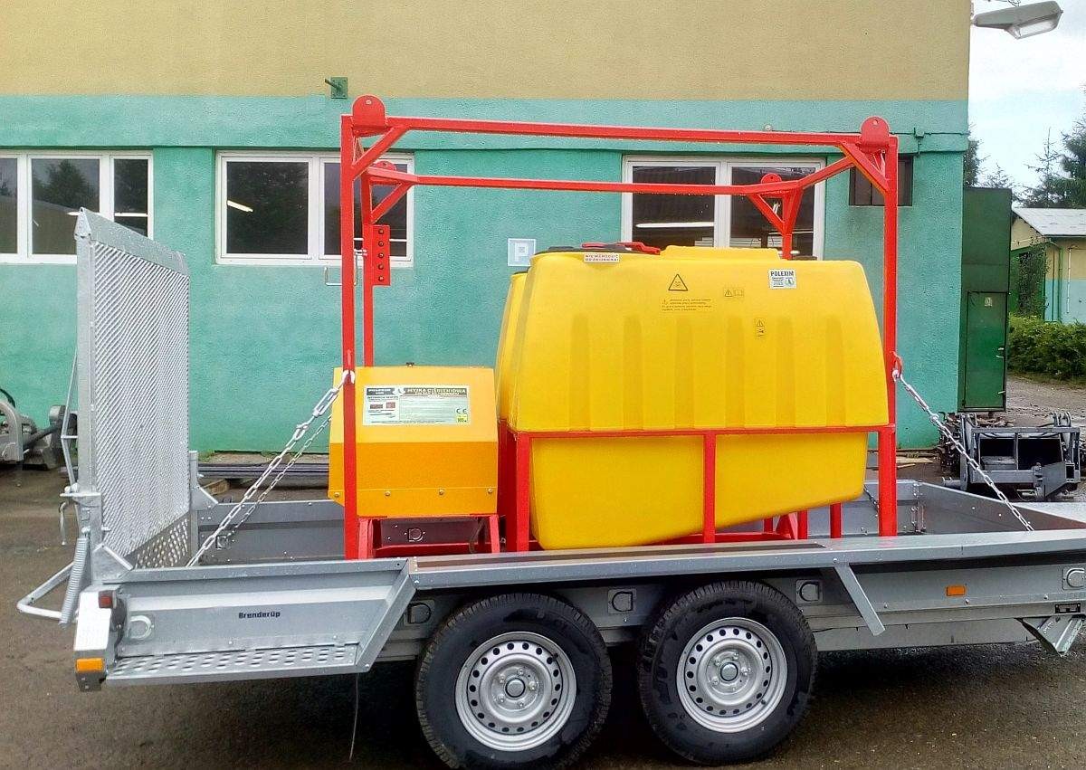 MYJKA CIŚNIENIOWA 250 BAR ( 15L/MIN ) na podwoziu 15KM. 1200l — zdjęcie 1