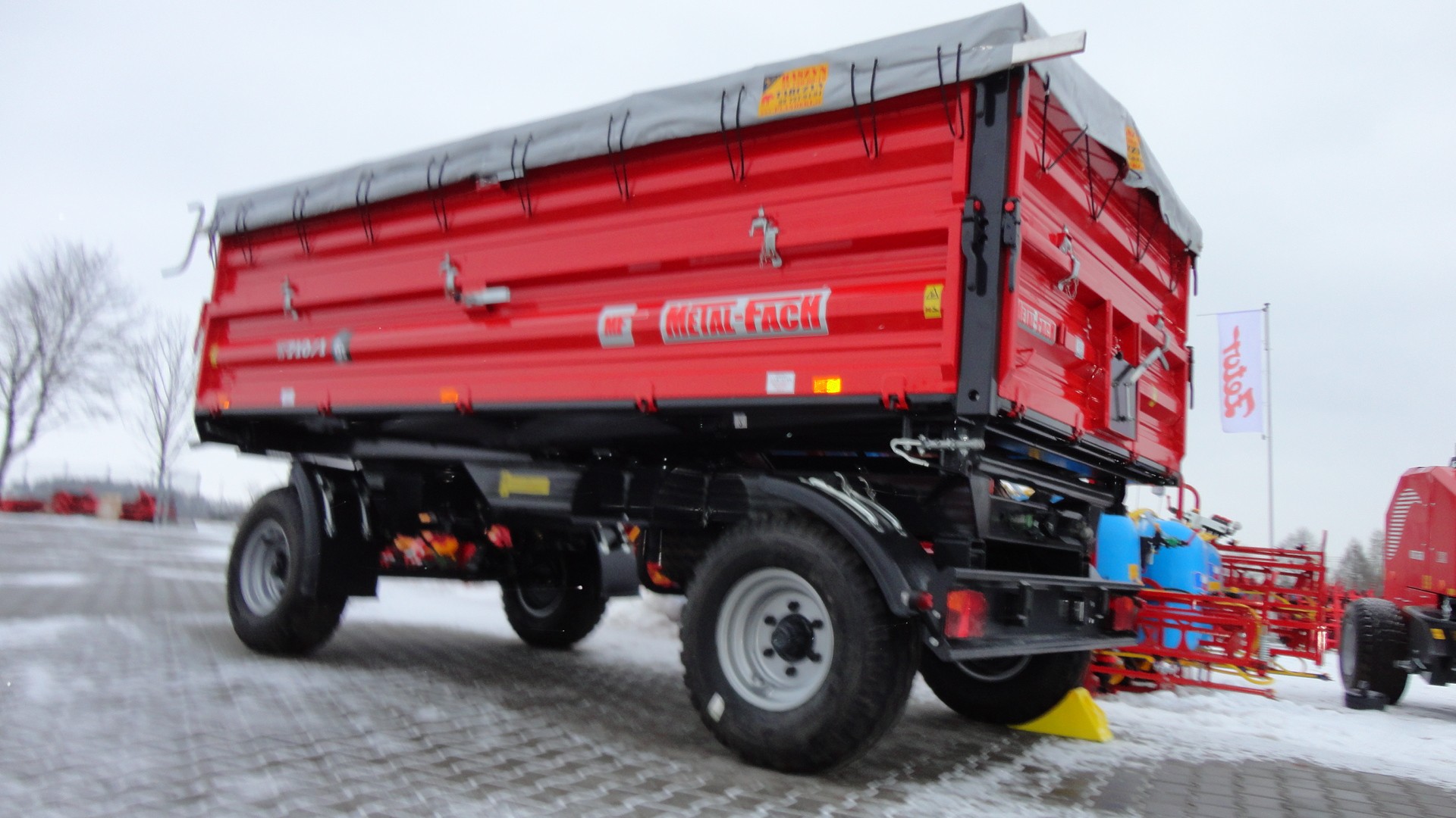 Przyczepa dwuosiowa T710/1 o ładowności 6T Metal-Fach — zdjęcie 4