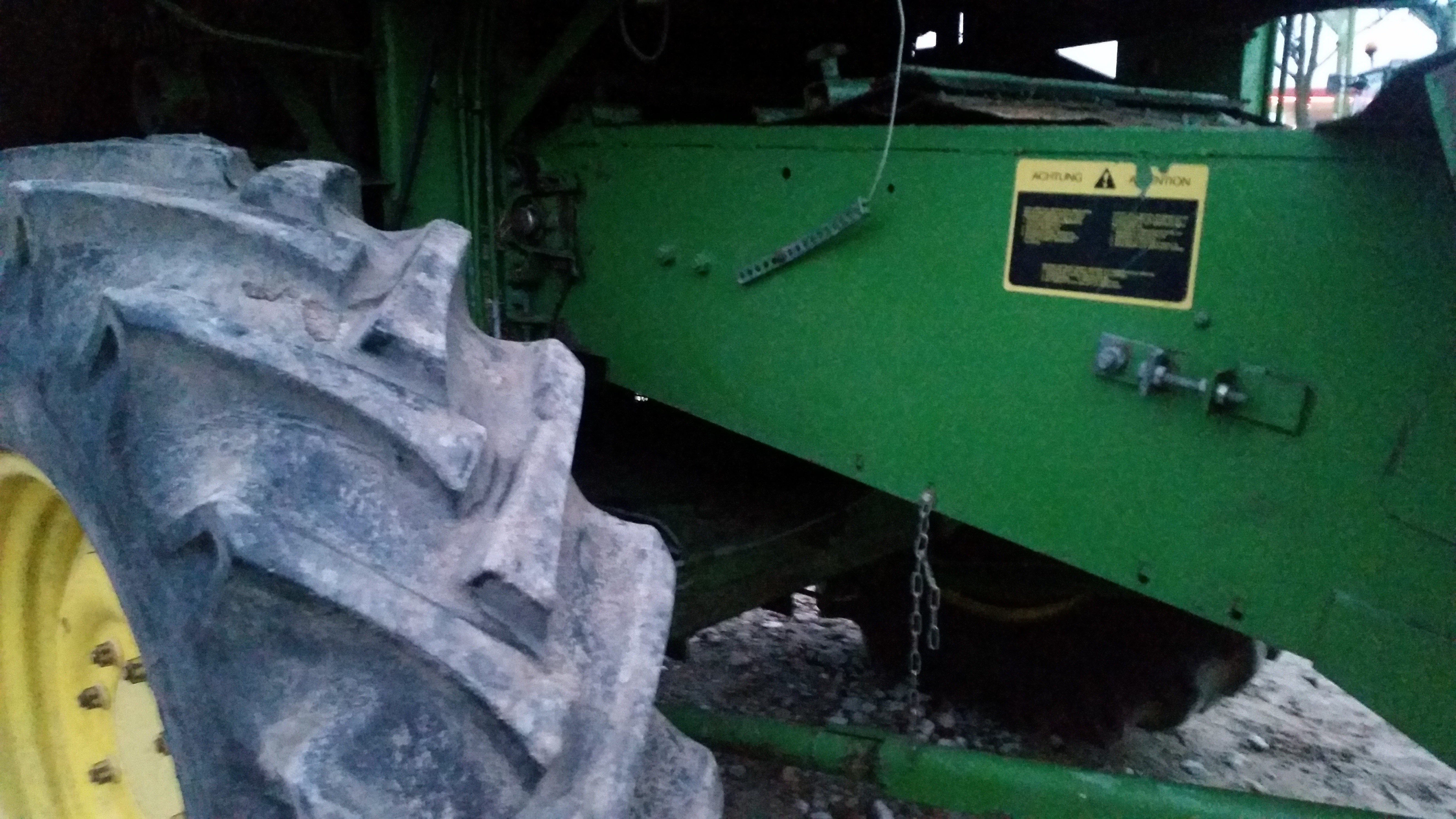 John Deere 1065 kombajn bizon — zdjęcie 5