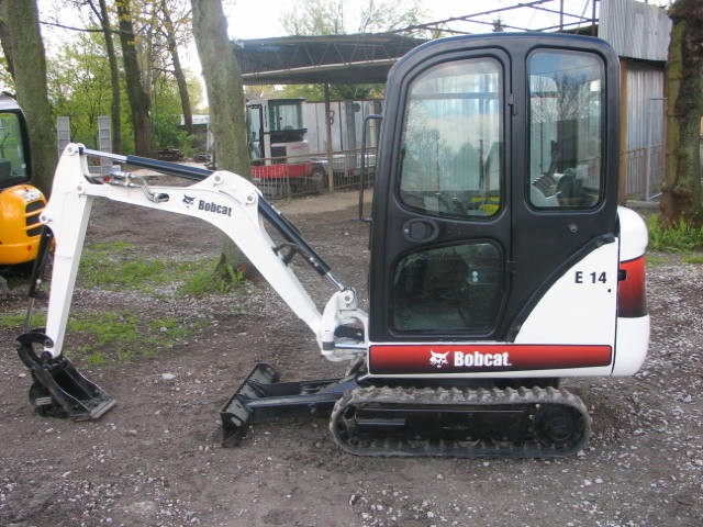 Bobcat E14 z 2010 roku - super stan — zdjęcie 4