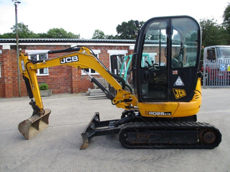 Mini Koparka JCB 8025 ZTS z 2011 roku - sprzedam — zdjęcie 2