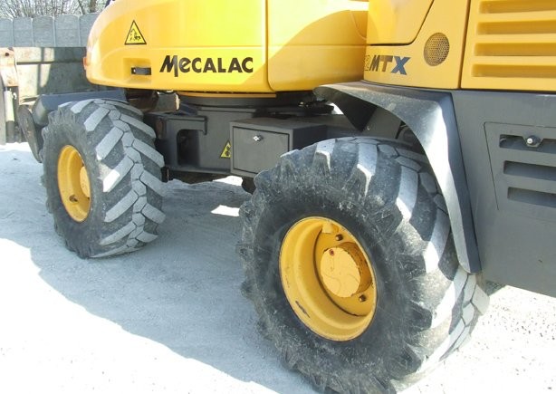 Koparka kołowa Mecalac 12 MTX z roku 2009 — zdjęcie 2