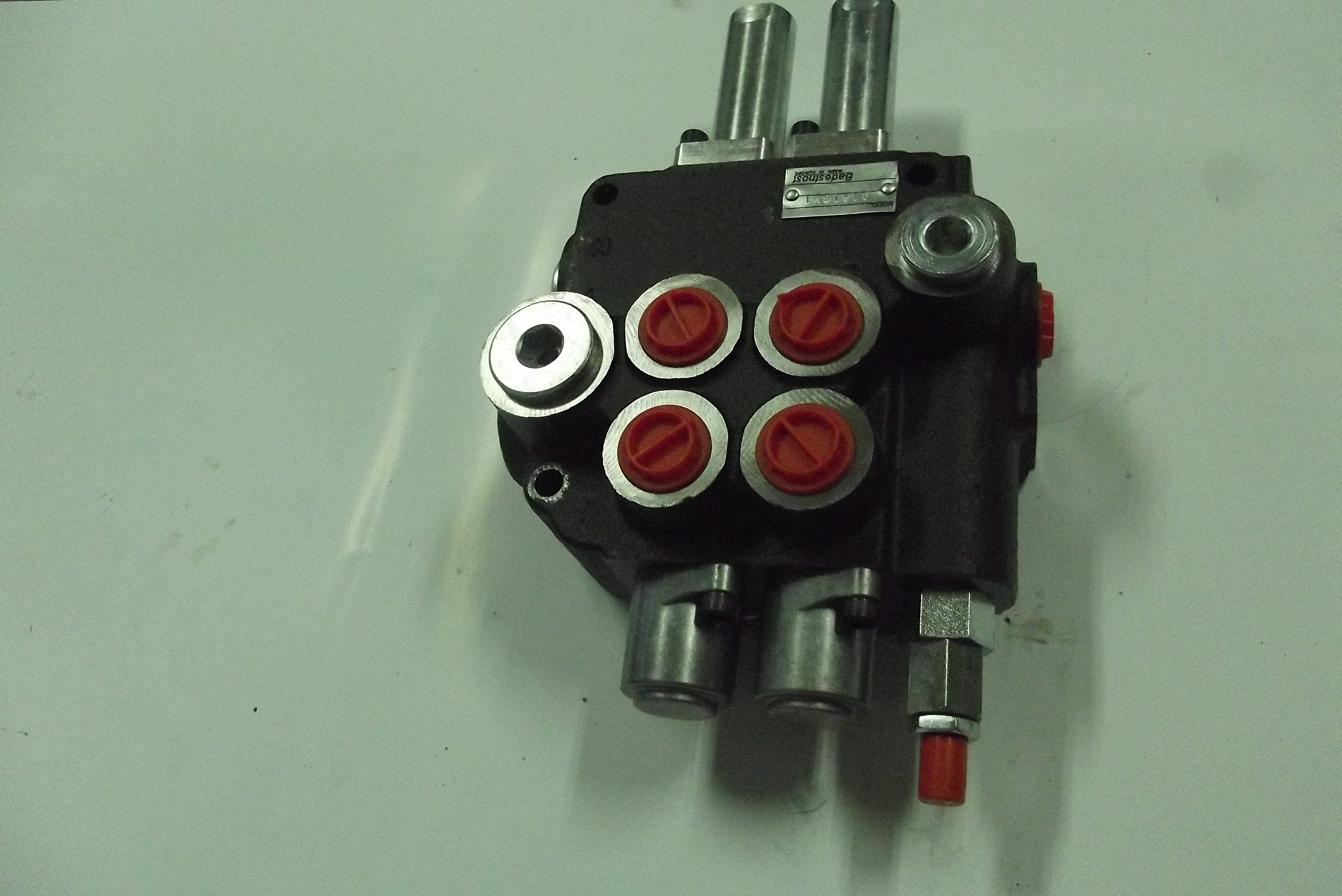 Rozdzielacz 2 sekcje pod joystick 80L — zdjęcie 3