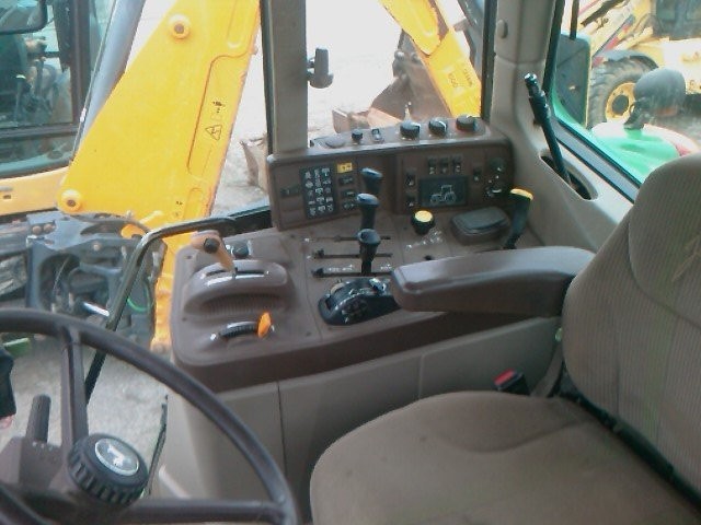 JOHN DEERE 6820  2004 ROK — zdjęcie 3