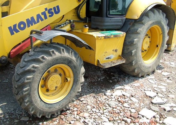 Komatsu WB 93R  z roku 2006 — zdjęcie 4