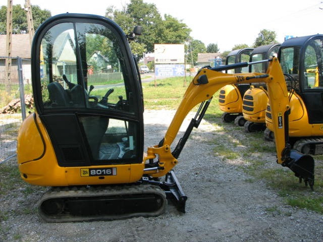 Sprzedam minikoparkę JCB 8016 - 2008 rok — zdjęcie 5