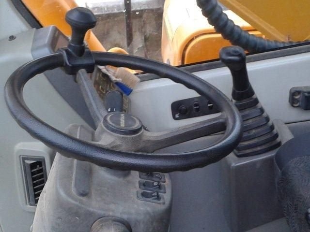 2005 Hitachi R200W-7 — zdjęcie 4