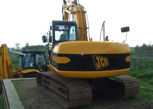 Koparka gąsienicowa JCB JS 130 LC — zdjęcie 4