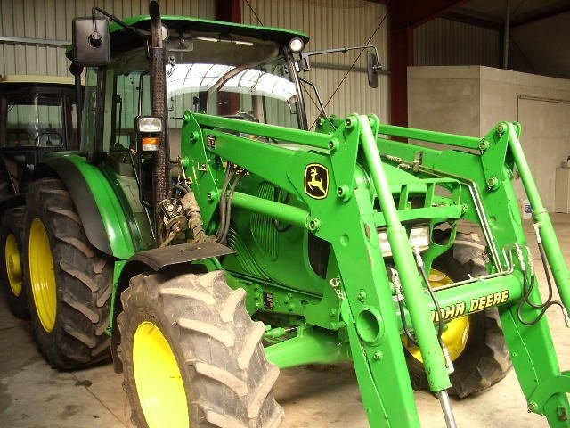 2004 John Deere 5820 — zdjęcie 1