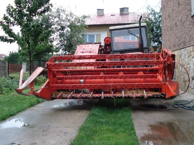 Kombajn zbożowy zawieszany do ciągnika — zdjęcie 2