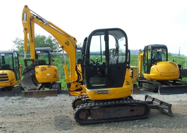 Minikoparka JCB 8030 ZTS z roku 2007 — zdjęcie 1