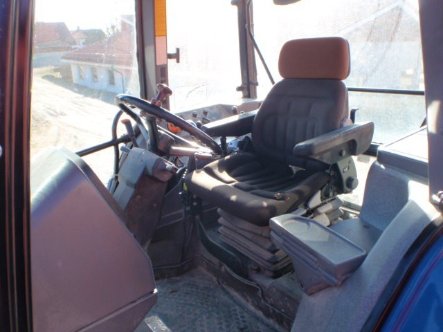 Ciągnik TURBO Ford 46O4 — zdjęcie 2