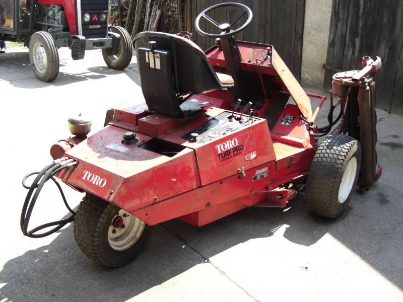 Używaną Kosiarkę TORO Turf Pro 84  cena do negocjacji!!!!!!!! — zdjęcie 3