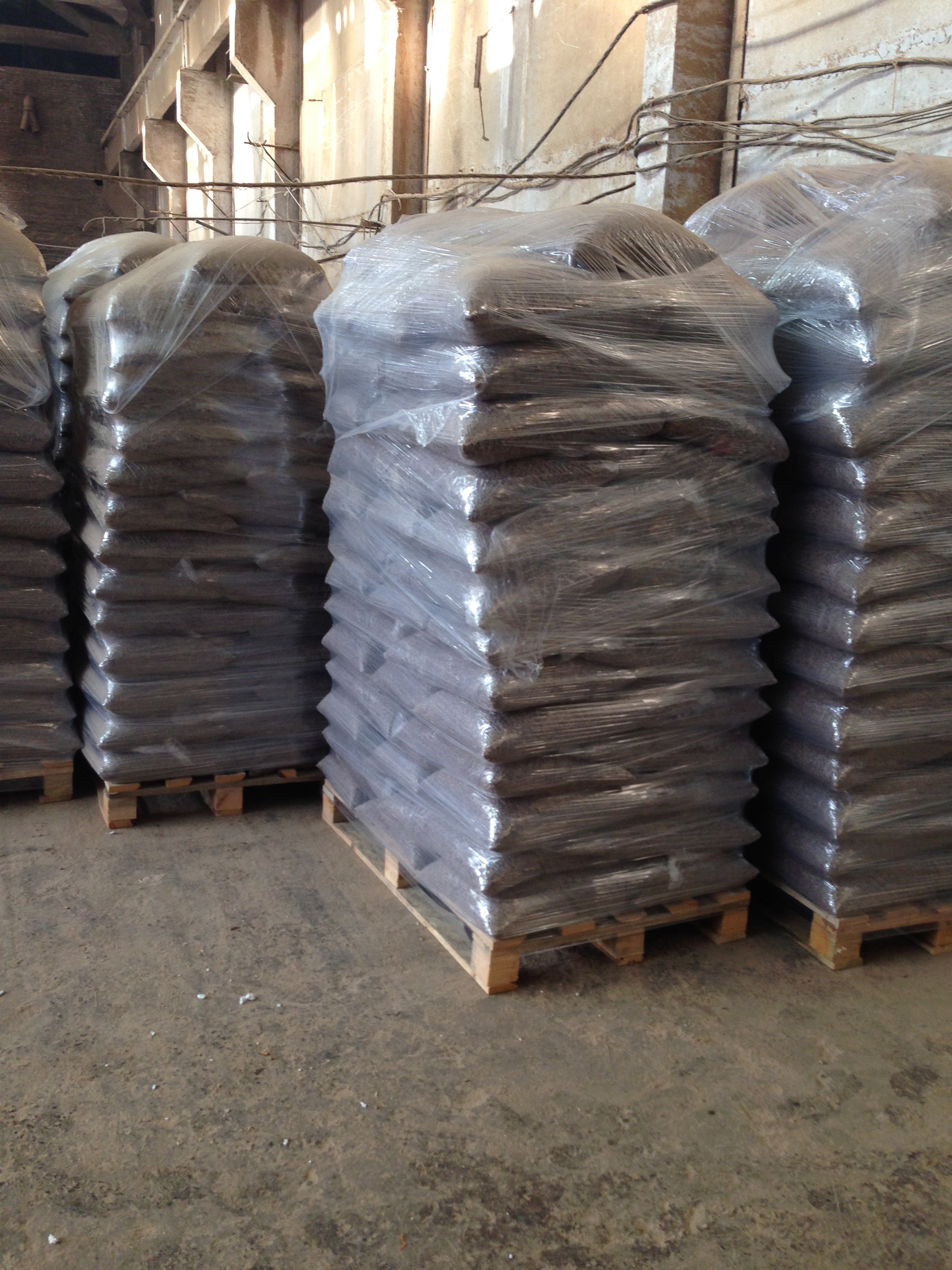Pellet z Ukrainy ilości hurtowe big bag 1t oraz worki 15 kg — zdjęcie 3