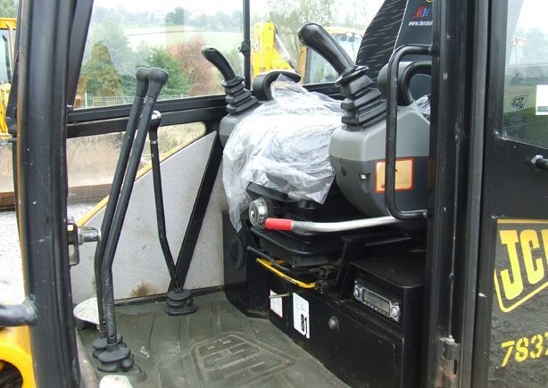 JCB 8052 - 2007 r. — zdjęcie 4