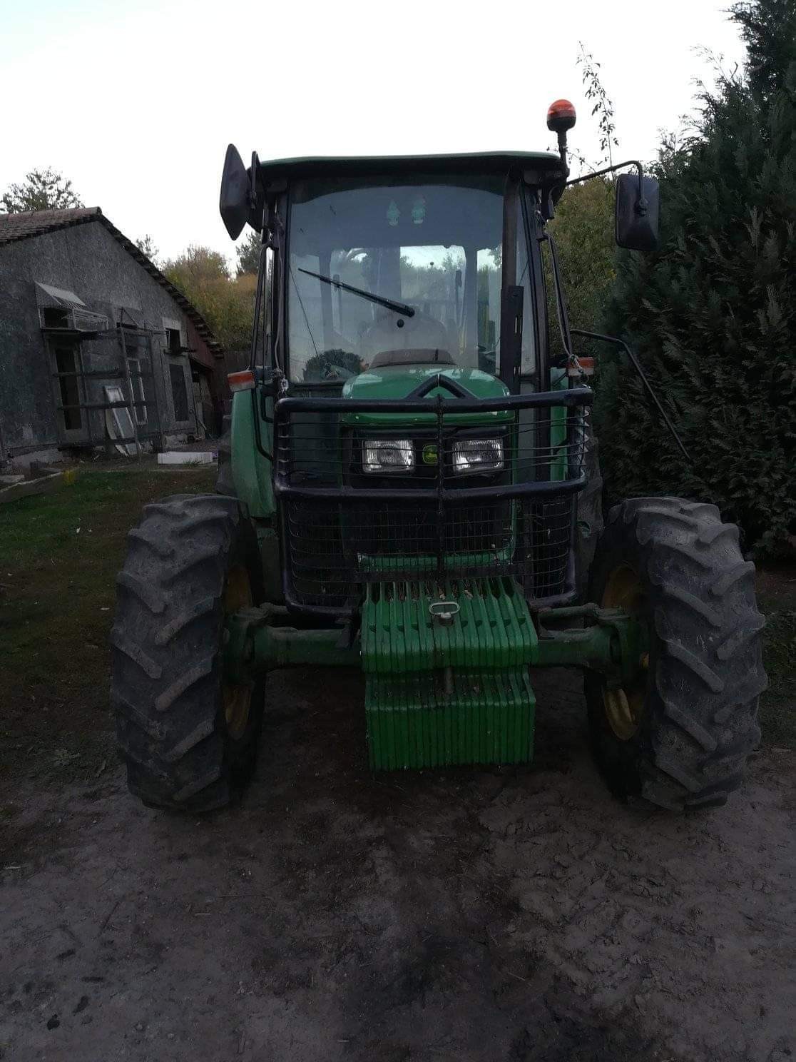 Ciągnik John Deere 5075E +wózek UNIFORST WORKER  — zdjęcie 1