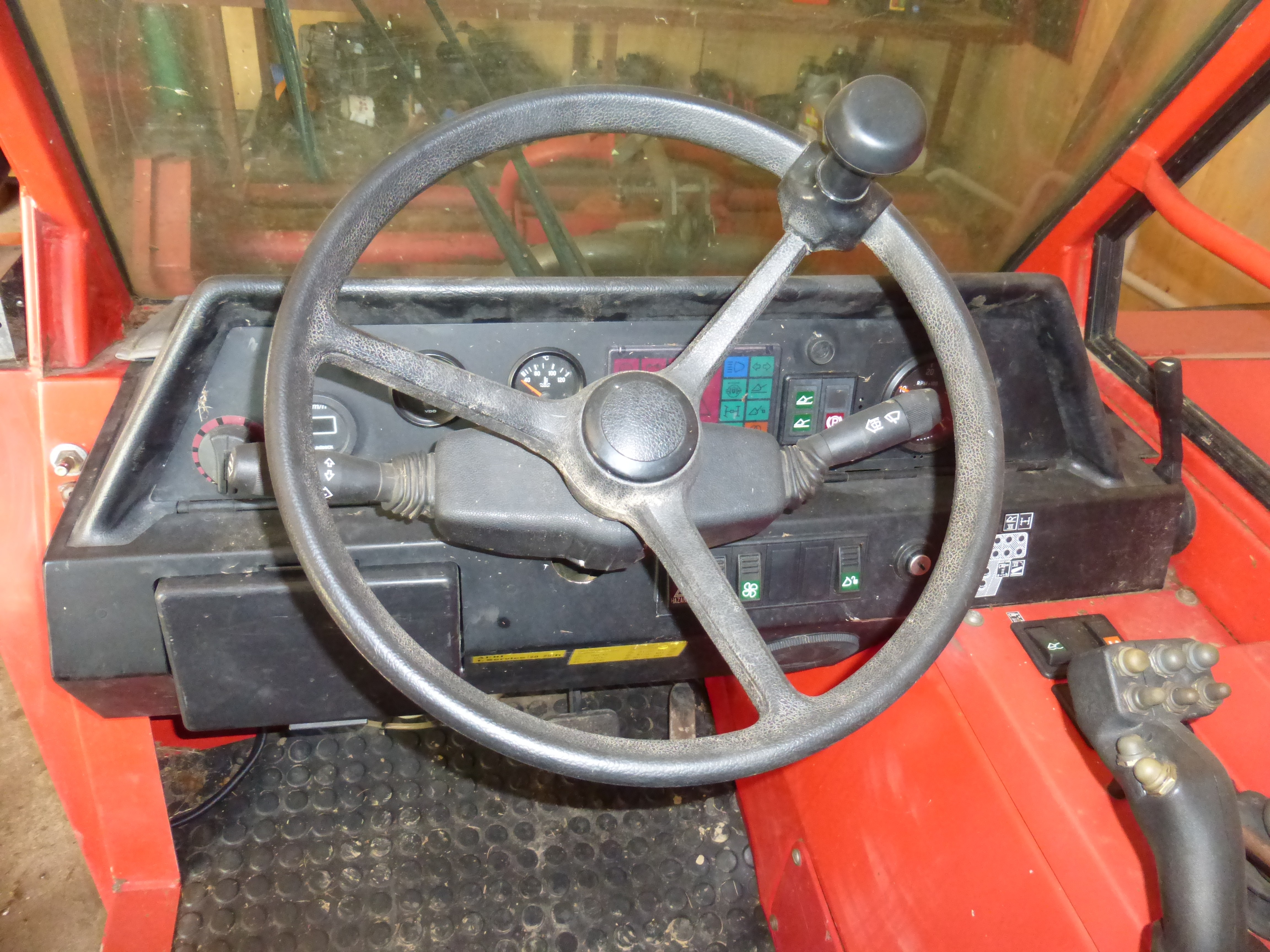 AEBI TT70S Specjalistyczny ciągnik górski + kosiarka AEBI Grass Rake — zdjęcie 2