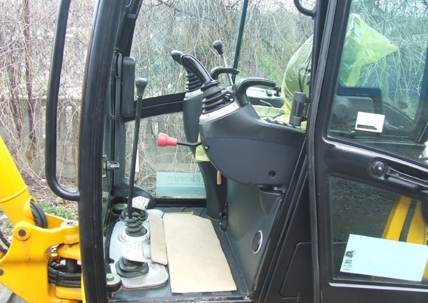 Mini koparka JCB 8018 z roku 2007 — zdjęcie 2