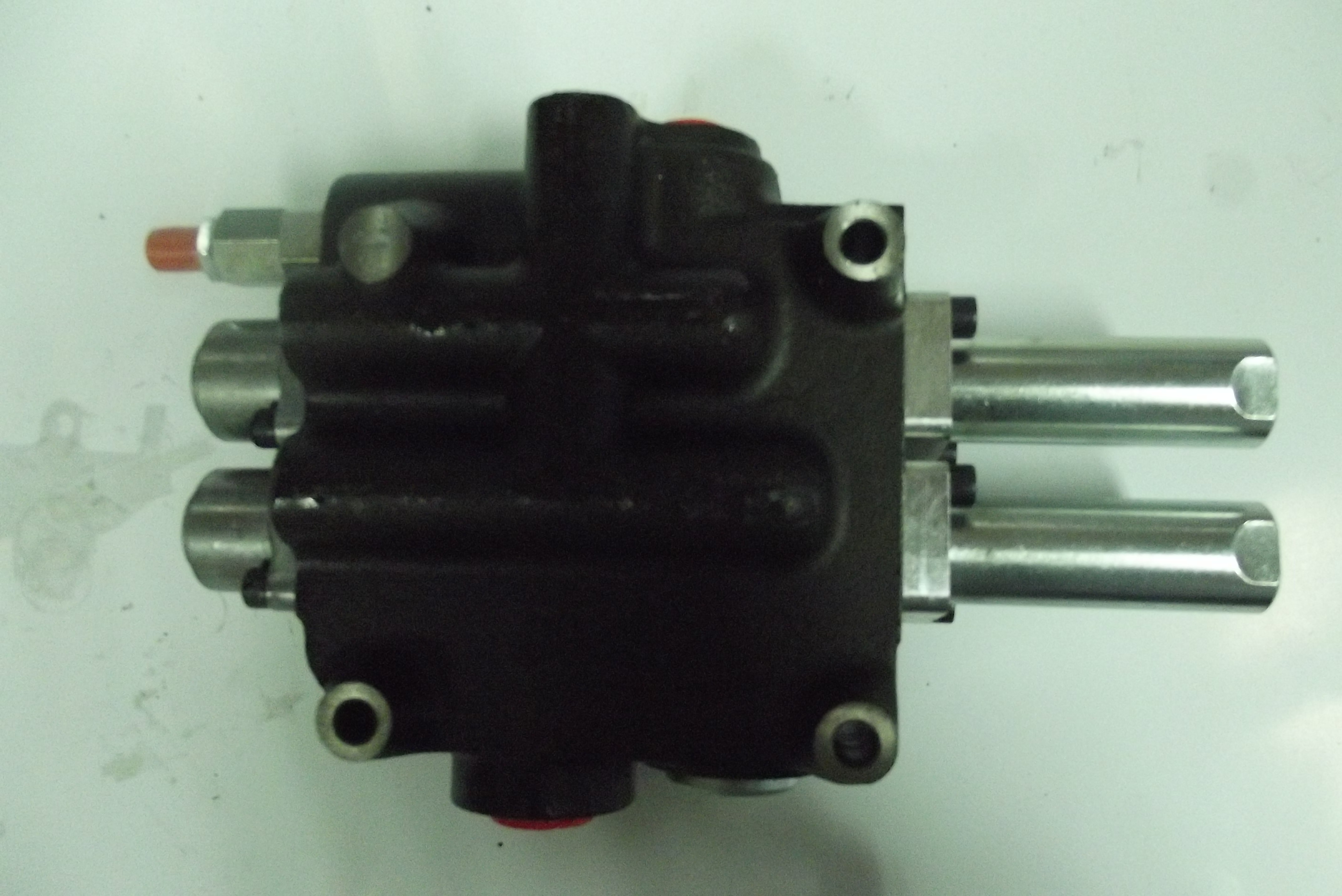 Rozdzielacz 2 sekcje pod joystick 80L — zdjęcie 5