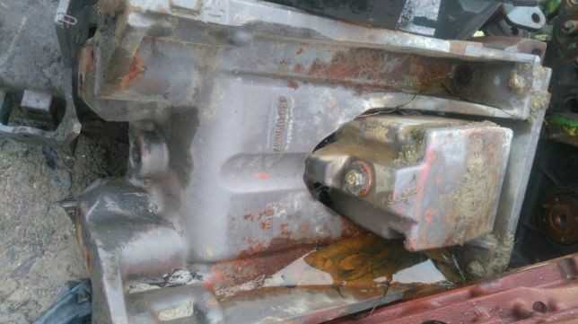 Suport,wspornik osi przedniej Massey Ferguson 3080,3090,3095,3115,3125 — zdjęcie 1