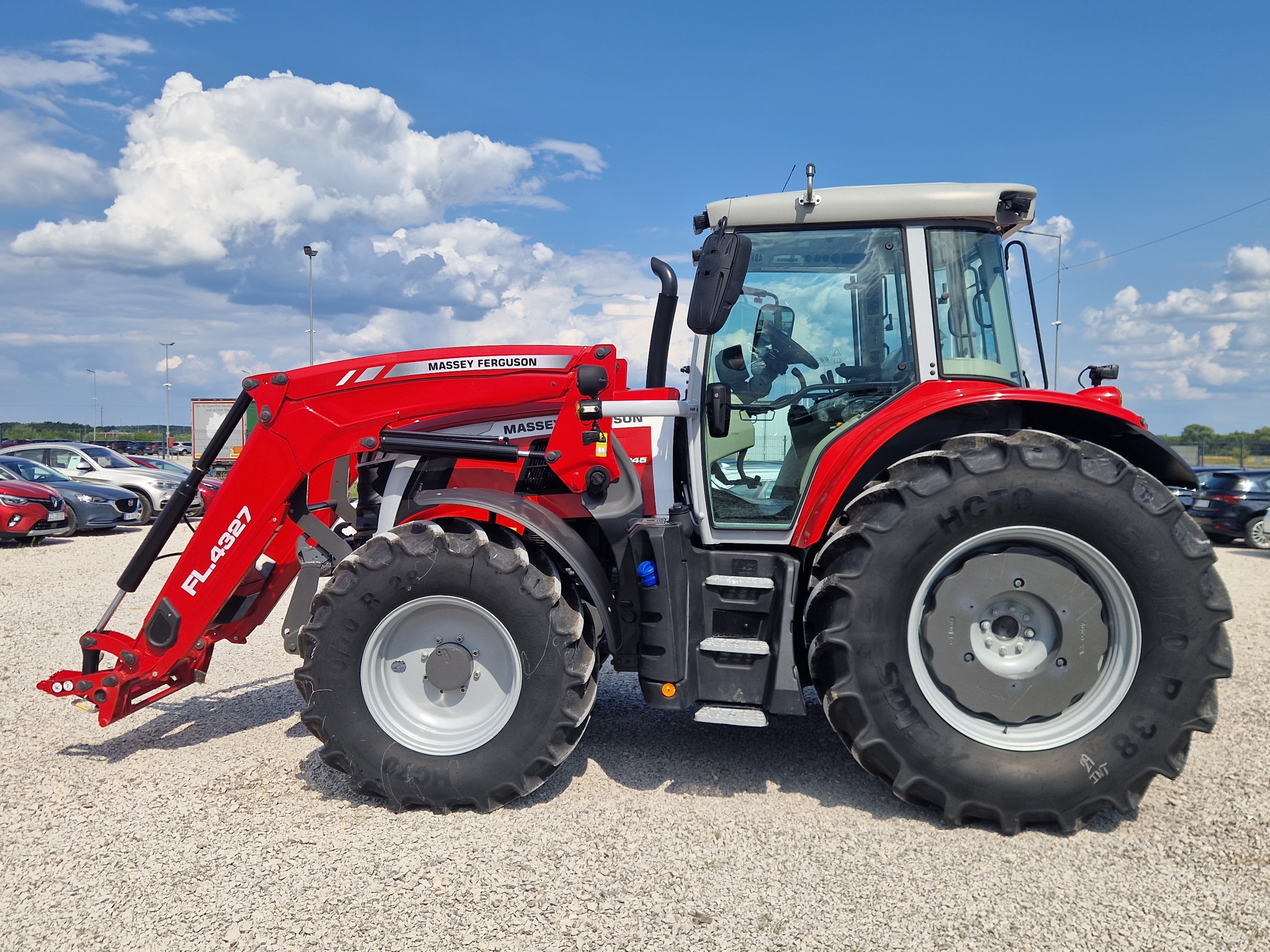 Ciągnik rolniczy Massey Ferguson 6S.145 z ładowaczem czołowym 2023 r. — zdjęcie 6
