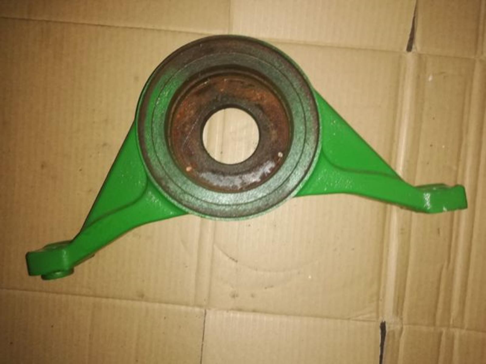Uchwyt, obejma osi John Deere 5100M, 5100MH, 5100ML, 5101E, 5103, 5105 — zdjęcie 1