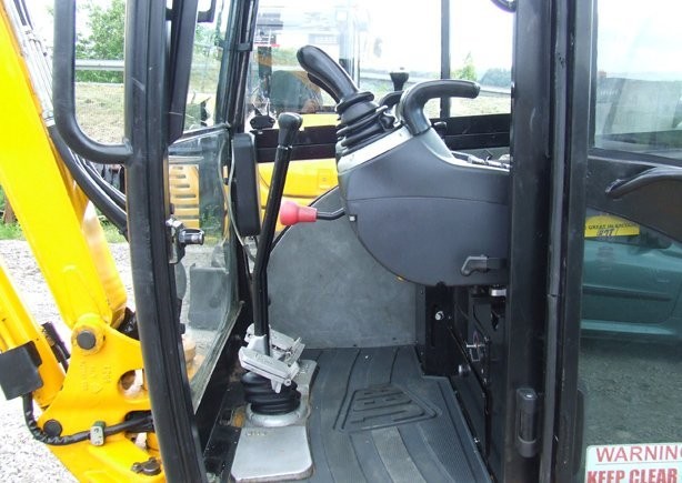 JCB 8025 ZTS z roku 2007- minikoparka — zdjęcie 4