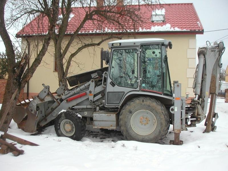 CAT 432.CASE695.CASE 590.MECALAC — zdjęcie 4