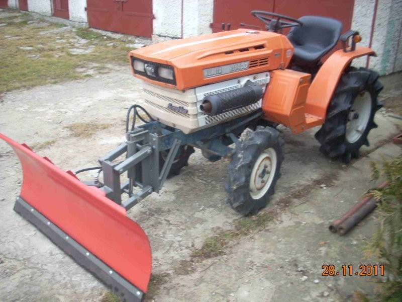MINI CIĄGNIK KUBOTA B1400 Z PŁUGIEM DO ŚNIEGU — zdjęcie 2