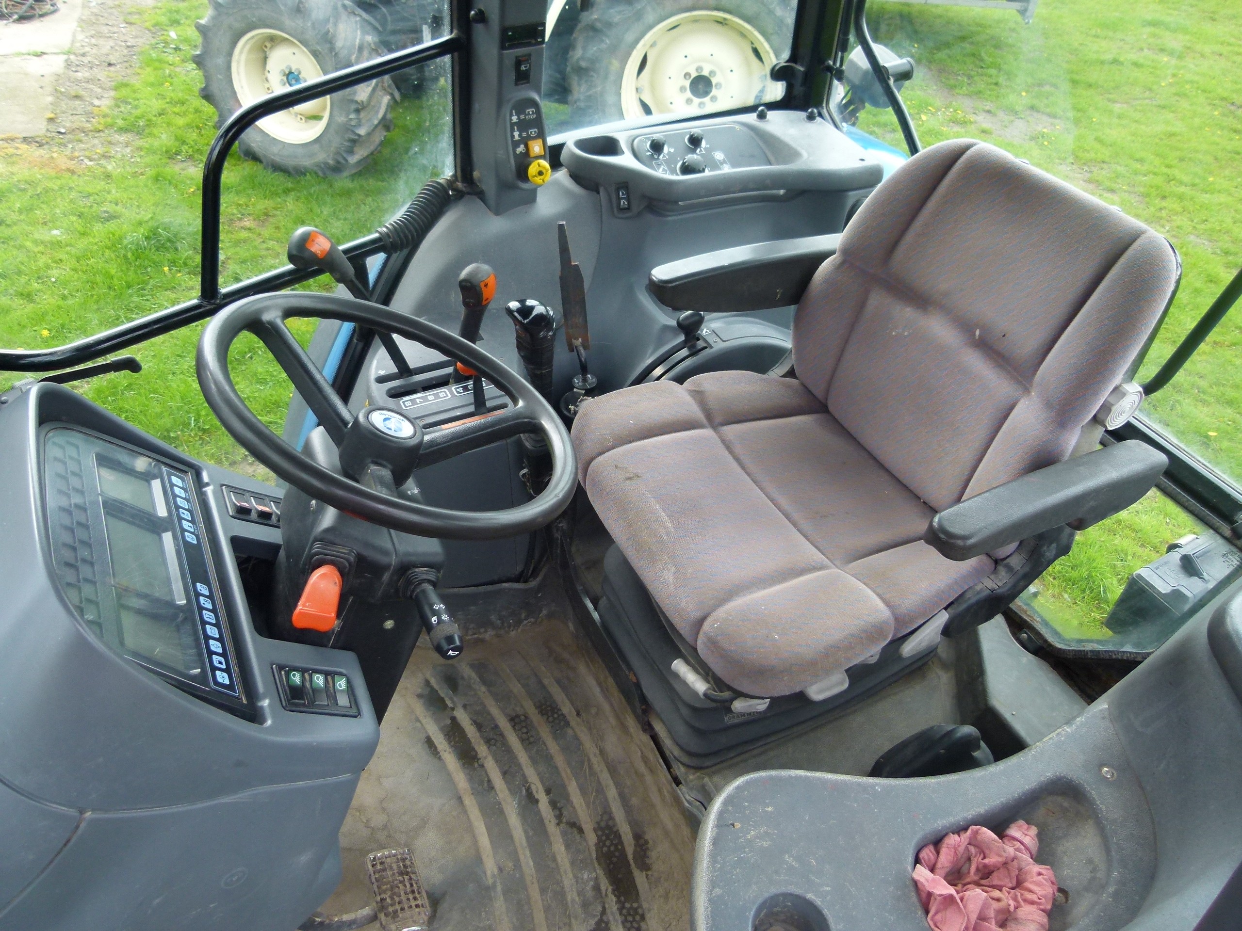 Ciągnik Rolniczy NEW HOLLAND TS90 2000r. — zdjęcie 6