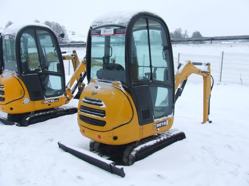 minikoparka JCB 8018. z roku 2010. — zdjęcie 2