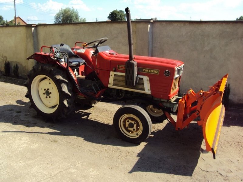 Yanmar YM1610 z pługiem do odśnieżania