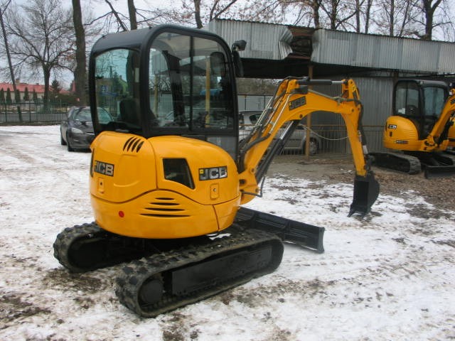 JCB 8025 ZTS z 2011 roku — zdjęcie 4