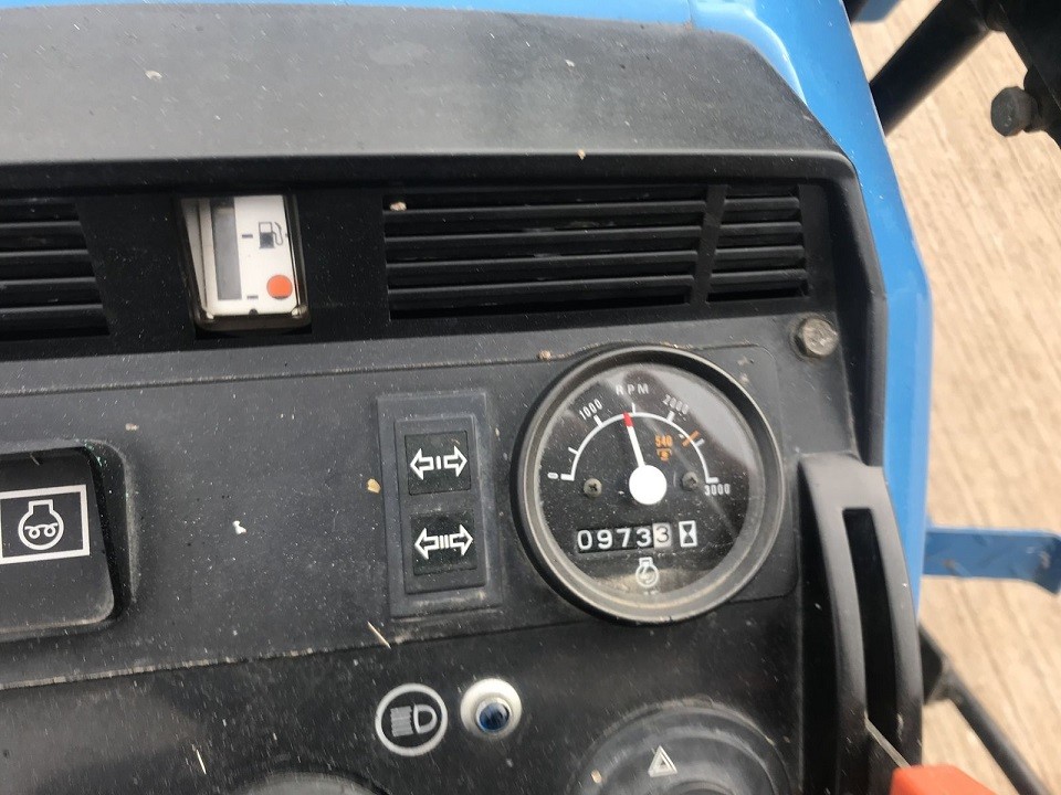 New holland I2/20 + ładowacz czołowy — zdjęcie 6