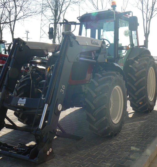Nowy ciągnik rolniczy Valtra A83 + ładowacz Q36 — zdjęcie 2