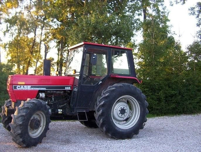 Ciągnik CASE 685 A — zdjęcie 1