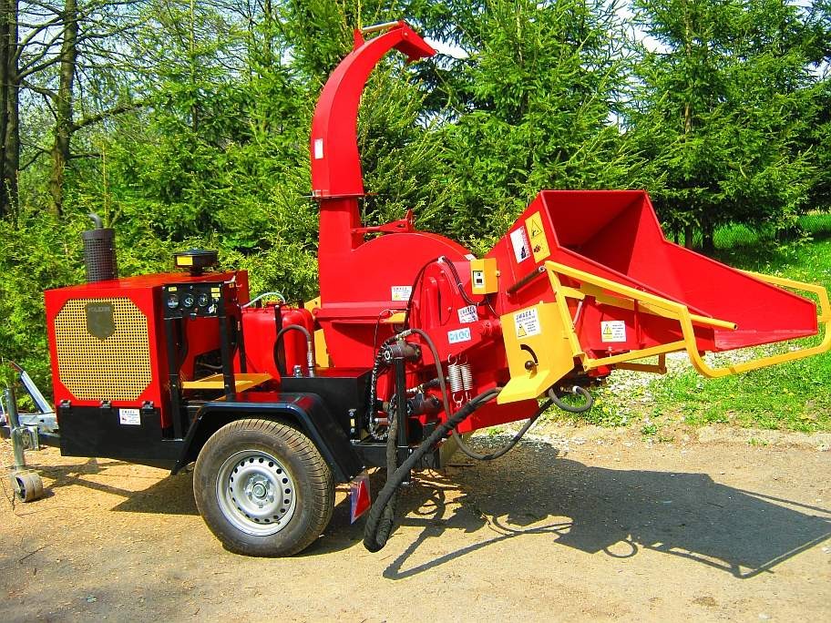Rębak tarczowy na podwoziu leśnym,  65HP, 4 noże tnące, BóBR 92 PROFI — zdjęcie 4