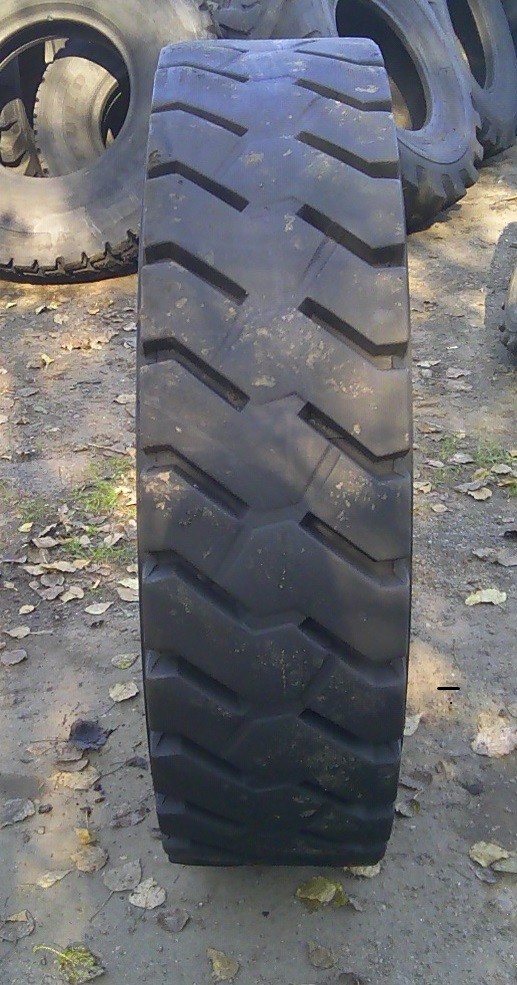 (G722) Opona 12.00 R24 Michelin — zdjęcie 1