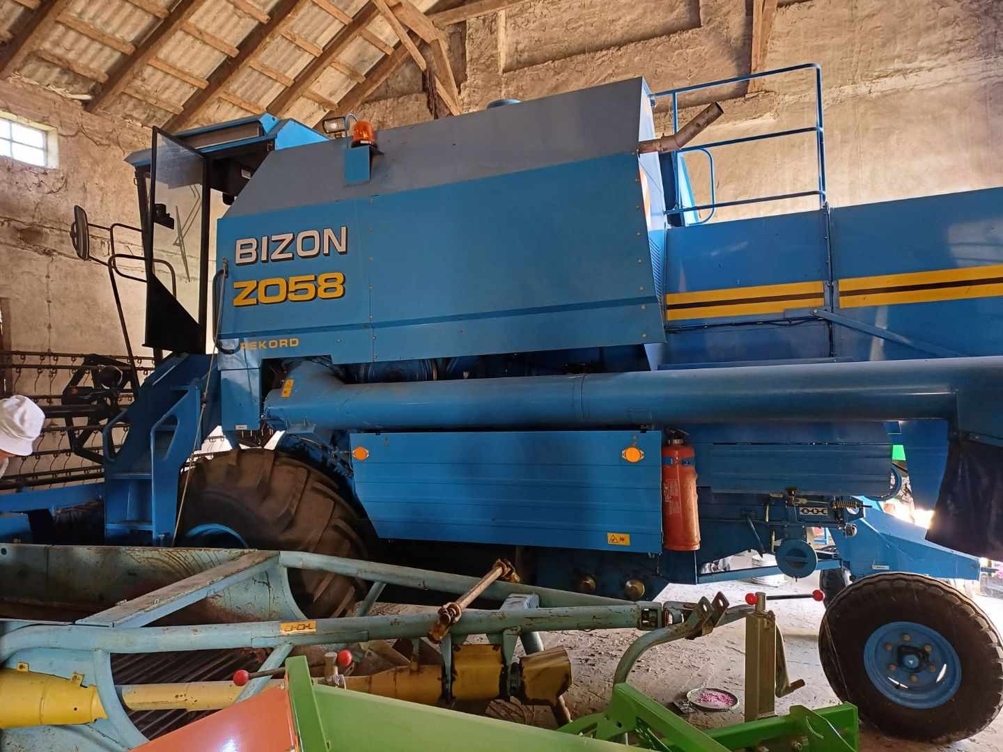 Sprzedam kombajn Bizon Rekord ZO58 - bardzo dobry stan — zdjęcie 2