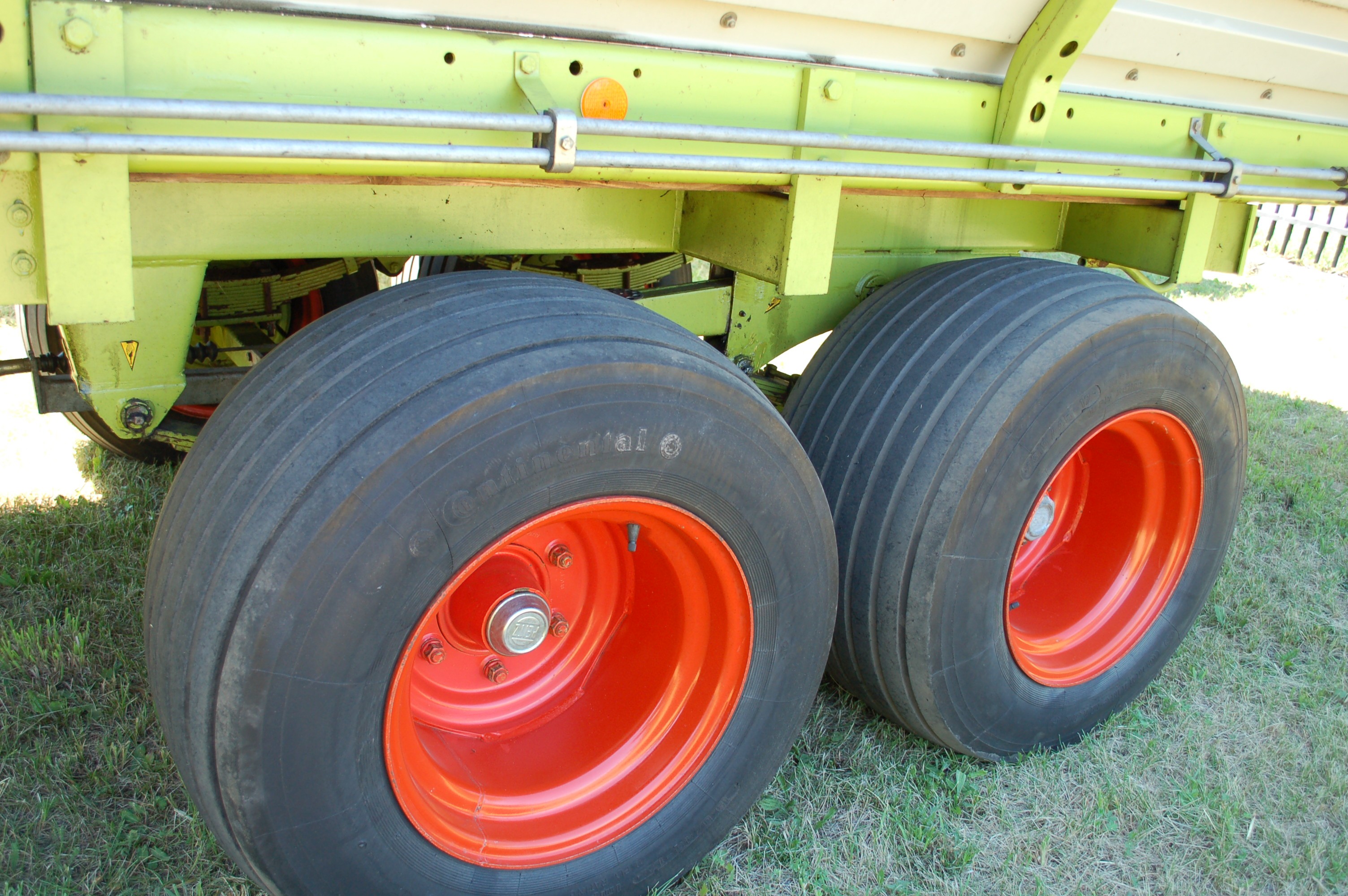 Przyczepa samozbierająca Claas Sprint 330 S — zdjęcie 3