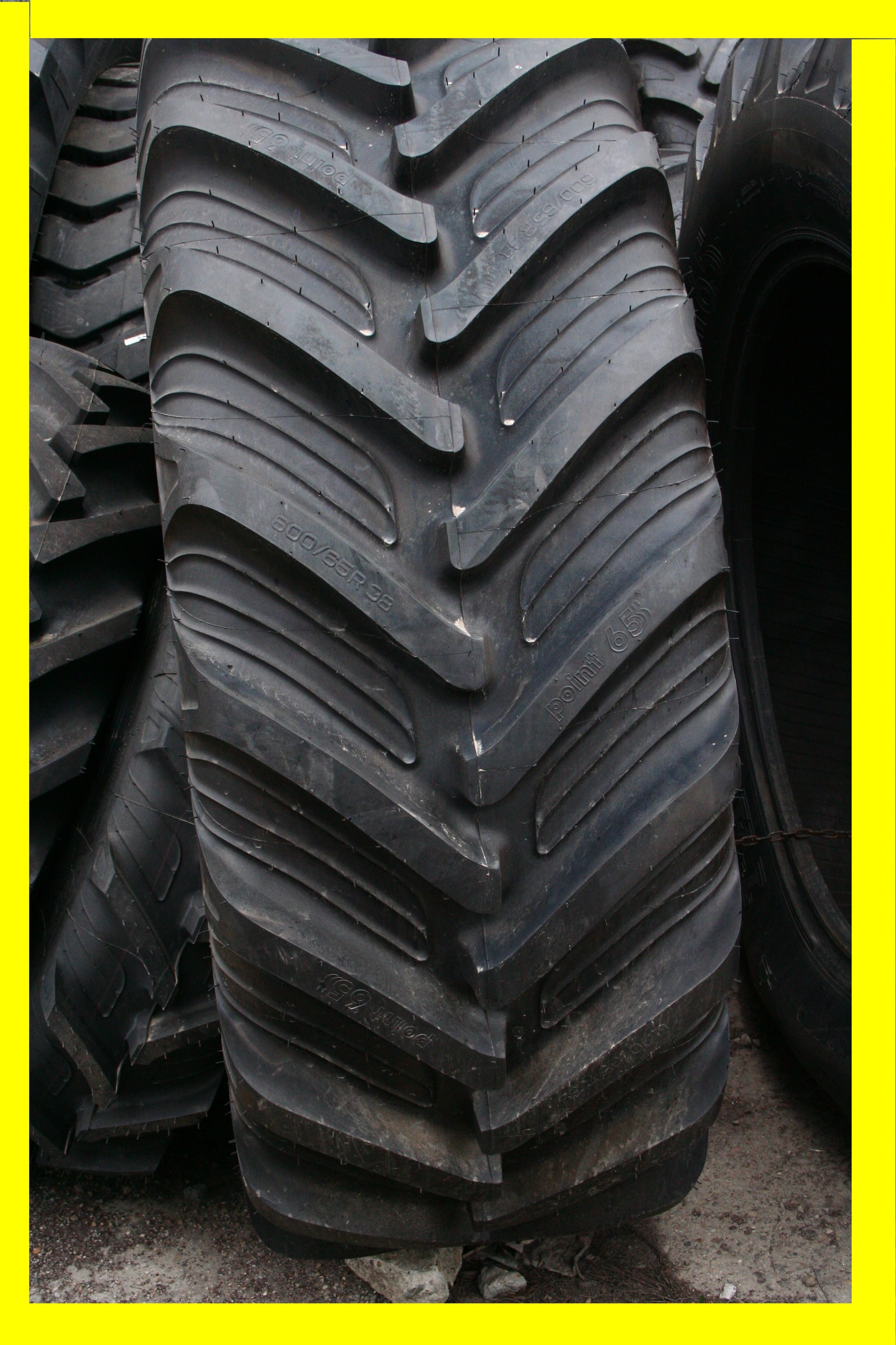 Opona 540/65R30 143B Point65 Taurus Hit Cenowy , Grup Michelin