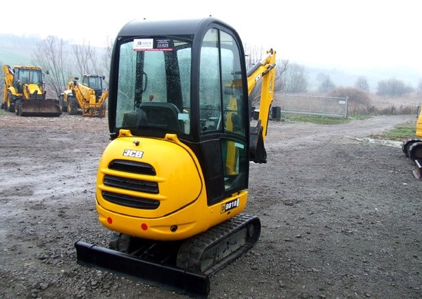 Minikoparka gąsienicowa JCB 8018 z roku 2011 — zdjęcie 3