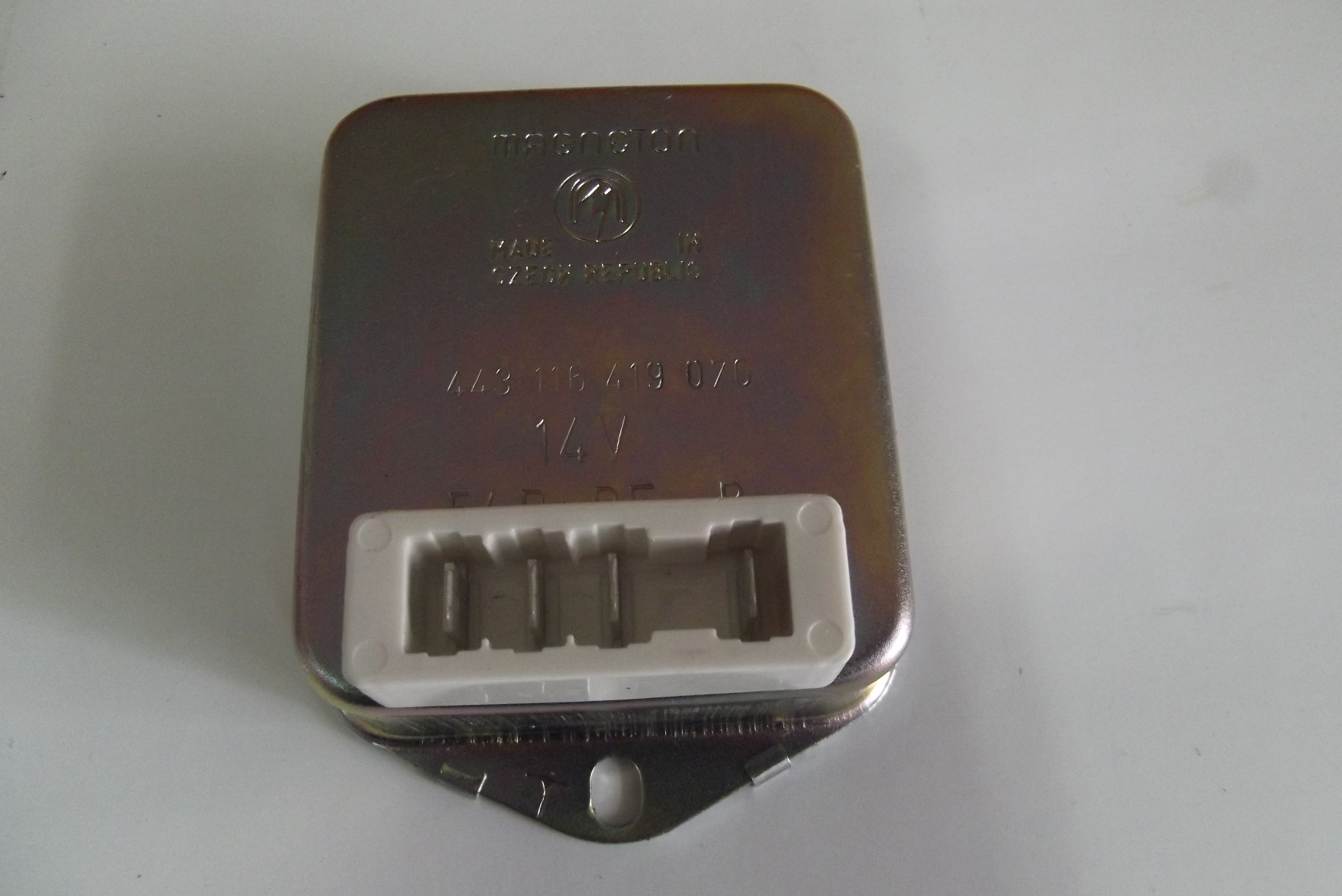 Regulator napięcia Magneton 14v URSUS C 385/ZETOR.   — zdjęcie 1