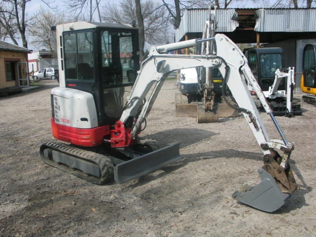 Sprzedam koparkę Takeuchi TB23R z 2006 roku — zdjęcie 3