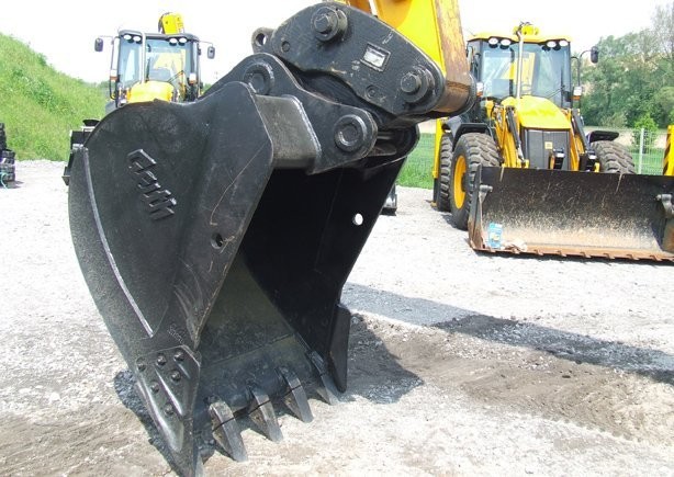 Koparki gąsienicowe: JCB JS 220 LC z roku 2007 — zdjęcie 5