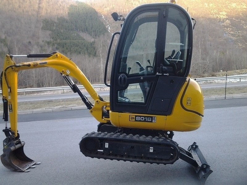 JCB 8018 Mini koparka — zdjęcie 2