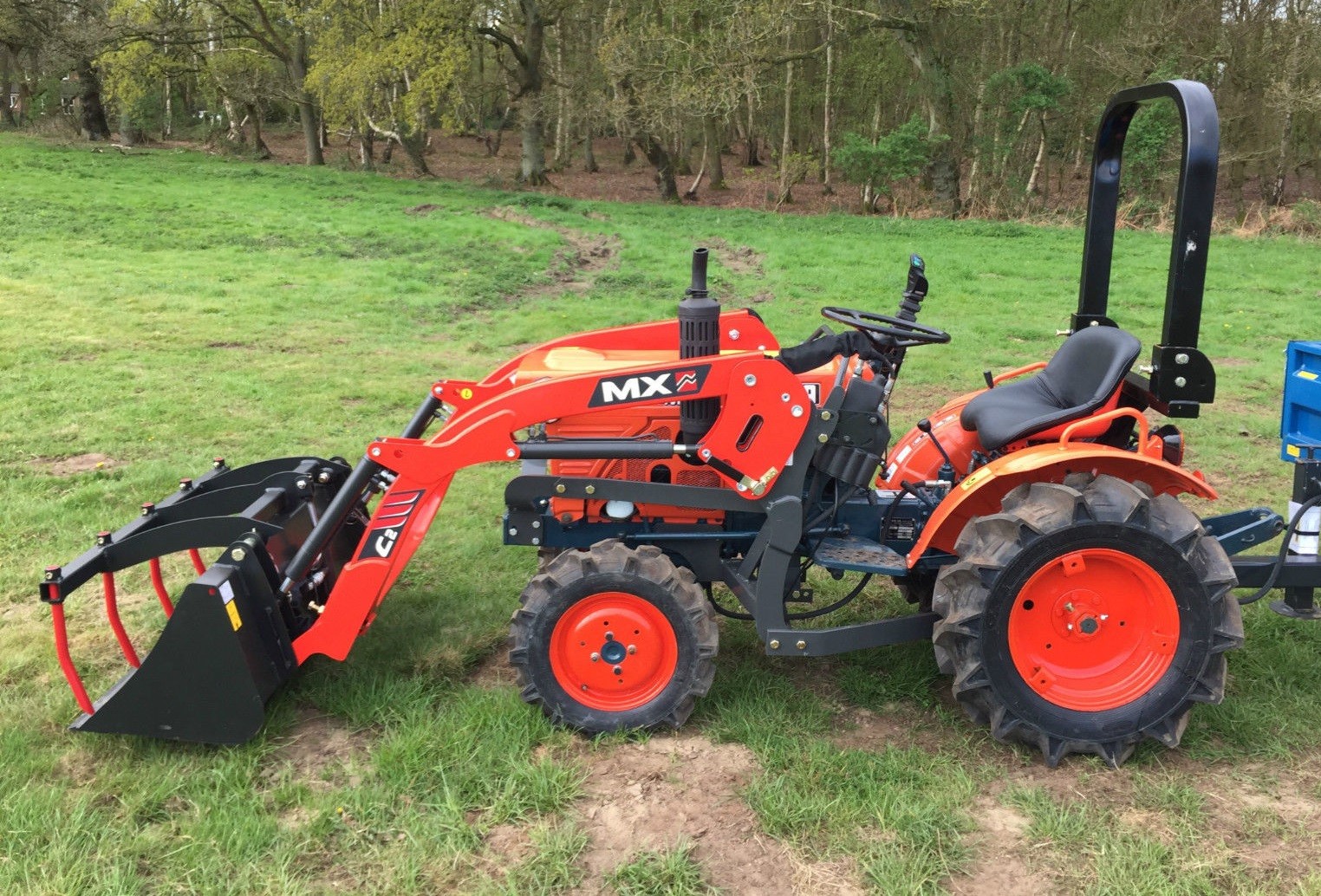 Kubota BD-7100 MX-C2 z ładowaczem czołowym — zdjęcie 1